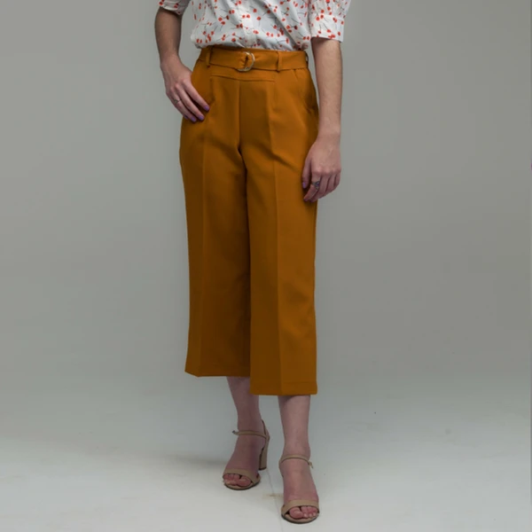Calça Pantacourt Alfaiataria Caramelo